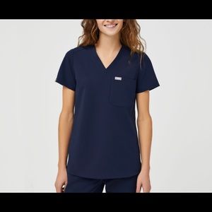 FIGS Clothing Catarina One-Pocket Scrub Top in Navy